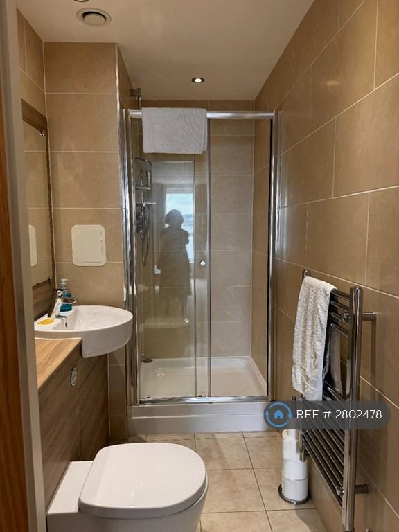 Ensuite Bedroom 1