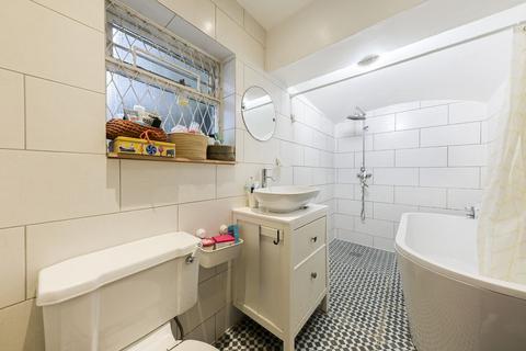 1 bedroom flat for sale, Gwendwr Road , london