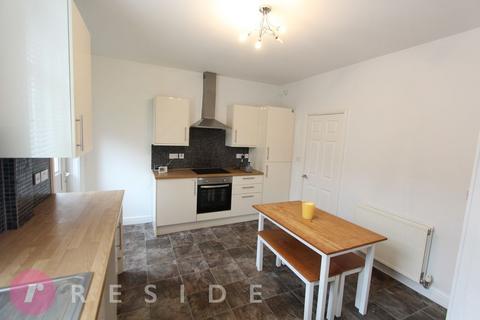 3 bedroom terraced house to rent, Mansfield Road, Rochdale OL11