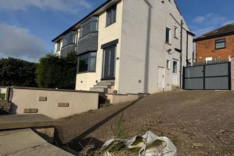 3 bedroom semi-detached house to rent, New Hey Road, Huddersfield
