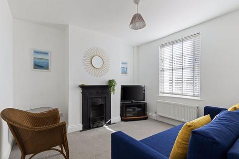 3 bedroom terraced house to rent, Orchard Street, Chichester