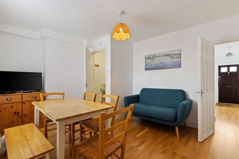 3 bedroom terraced house to rent, Orchard Street, Chichester