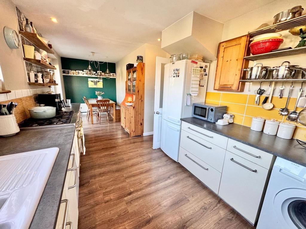 Kitchen/Dining Area