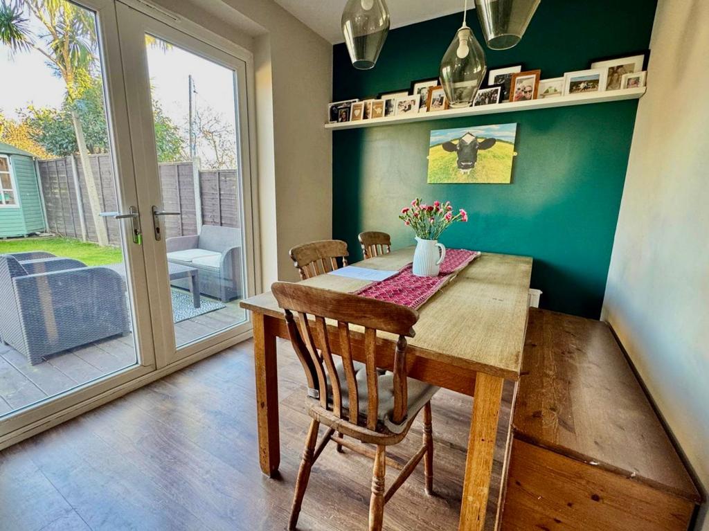 Kitchen/Dining Area