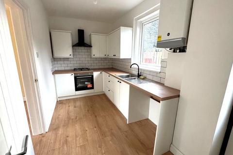 2 bedroom terraced house to rent, Holystone Crescent, High Heaton
