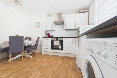 2 bedroom apartment for sale, Glengarnock Avenue, London