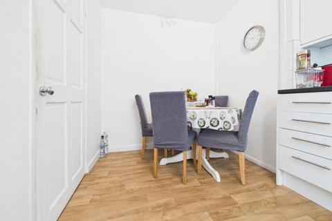 2 bedroom apartment for sale, Glengarnock Avenue, London