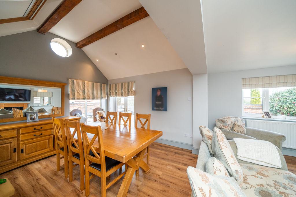 Lounge/dining room