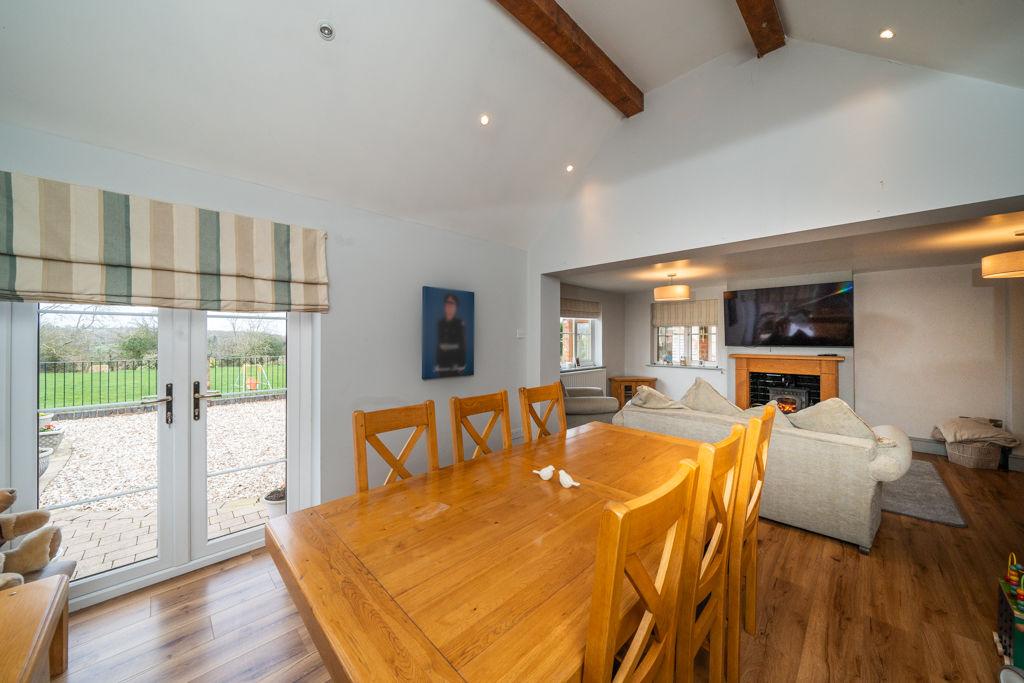 Lounge/dining room