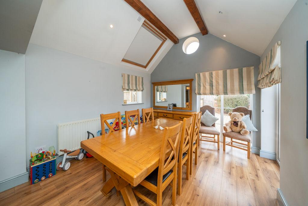 Lounge/dining room