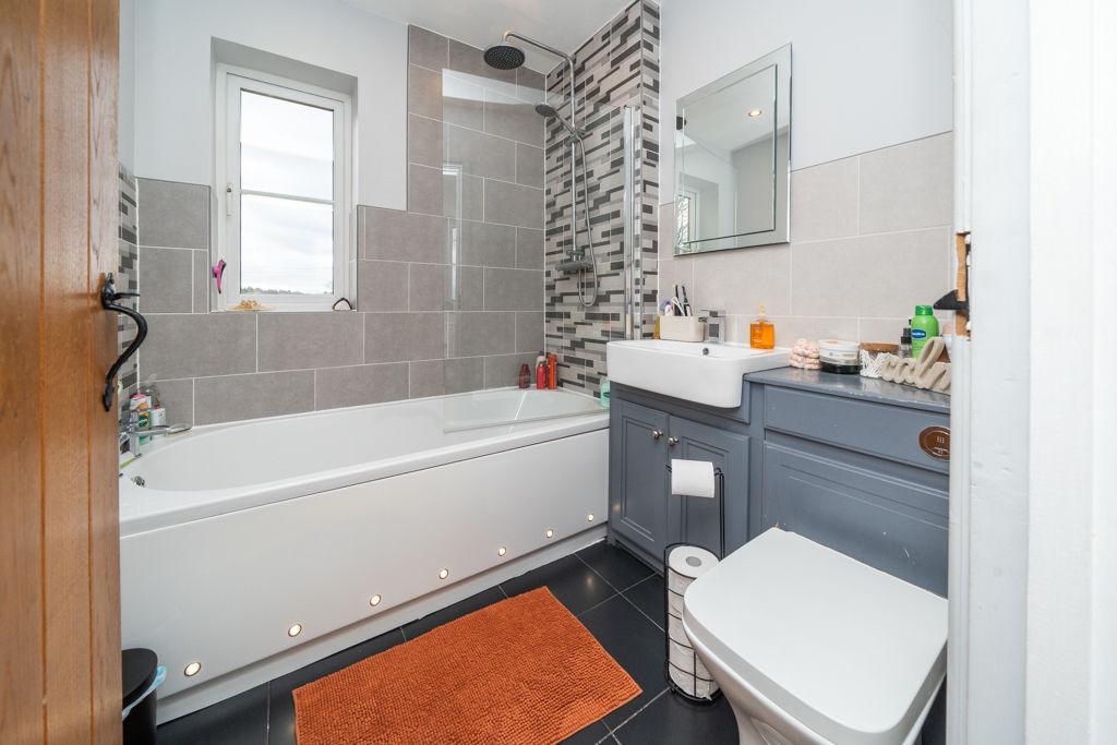 Bedroom 1 en suite