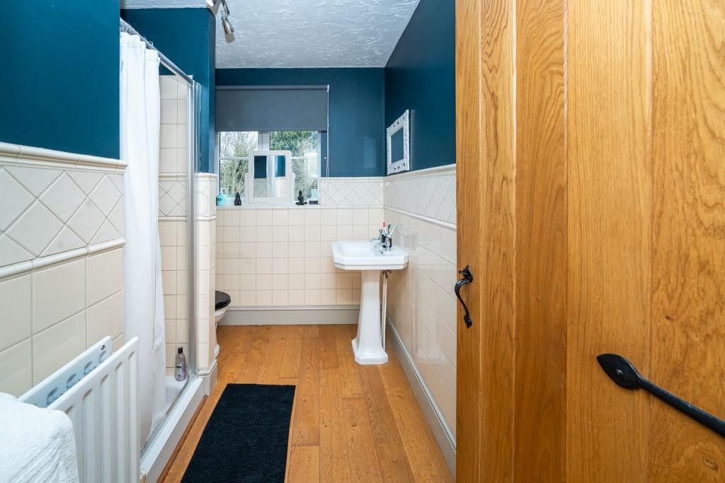 Bedroom 2 en suite