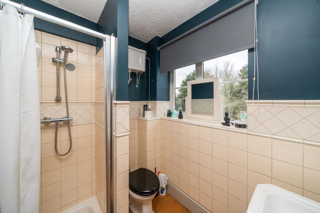 Bedroom 2 en suite