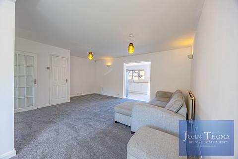 3 bedroom terraced house to rent, Colvin Gardens, Ilford IG6