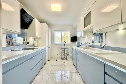 3 bedroom apartment for sale, West Cliff Road, Bournemouth, Dorset, BH4