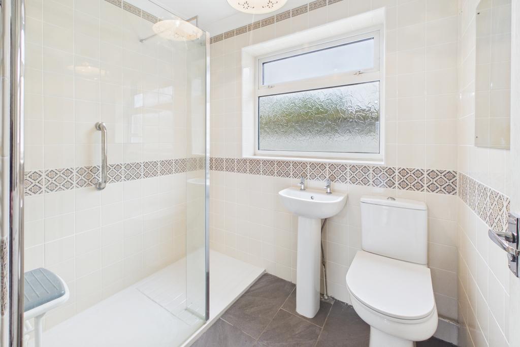 Ewe Move -  Spalding -  Shower Room