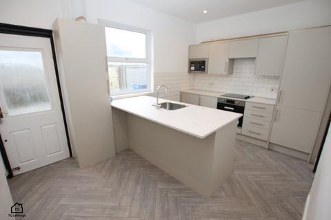 3 bedroom terraced house to rent, Oak Street, Tyldesley M29