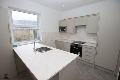 3 bedroom terraced house to rent, Oak Street, Tyldesley M29