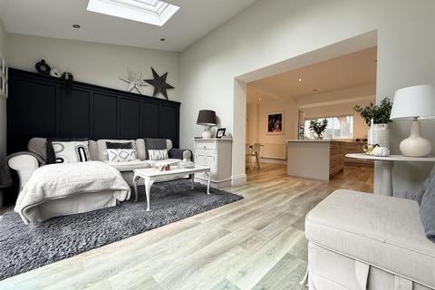 4 bedroom semi-detached house for sale, Monsell Drive, Aylestone LE2