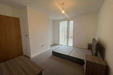 2 bedroom detached house to rent, City Road, Manchester, M15 5GG