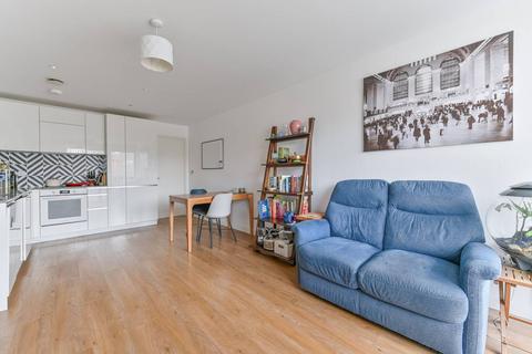 2 bedroom flat for sale, Cargreen Road, South Norwood, London, SE25