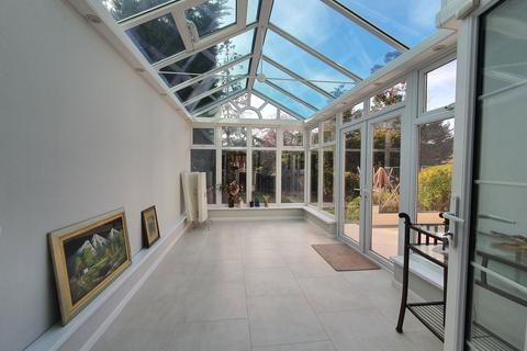 4 bedroom semi-detached house to rent, Blenheim Road, Harrow, HA2
