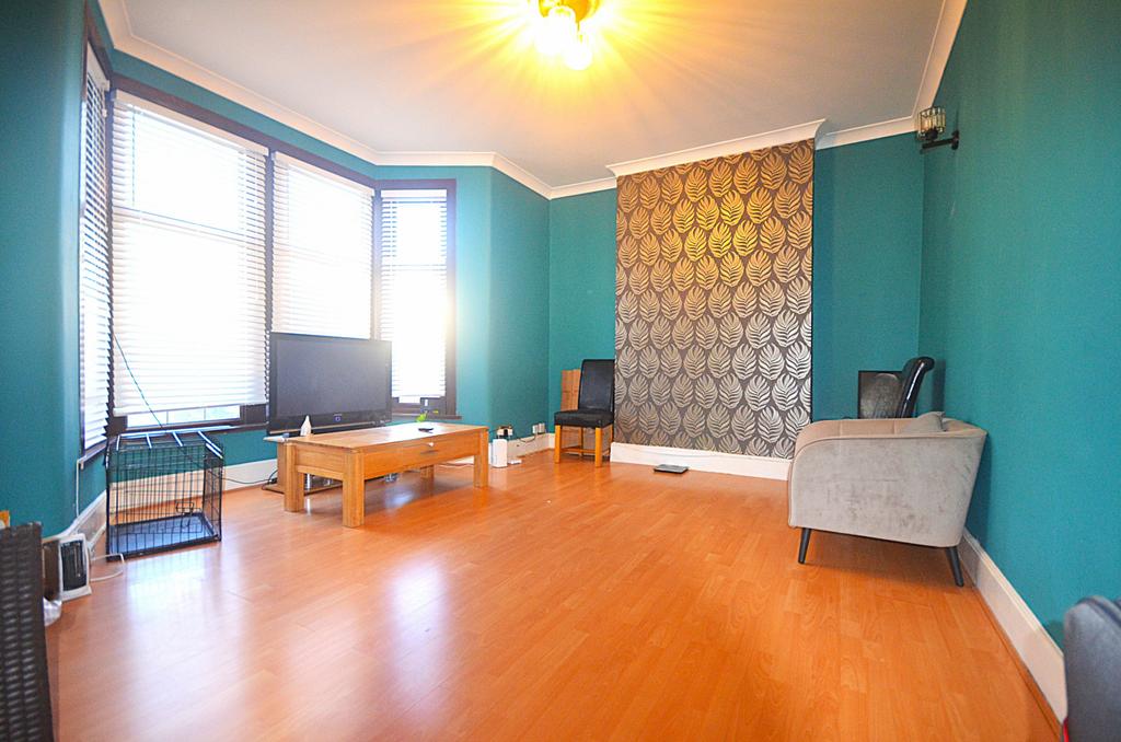 Five bedroom terraced house to rent Castleton Roa