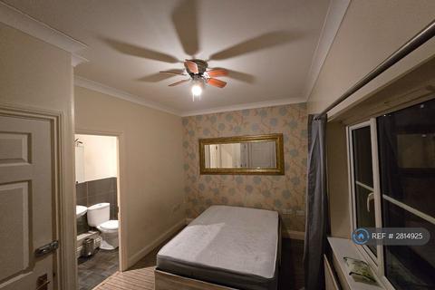 1 bedroom in a house share to rent, East India Way, Croydon, CR0