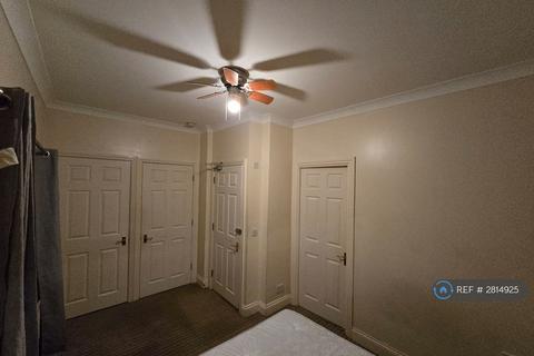 1 bedroom in a house share to rent, East India Way, Croydon, CR0