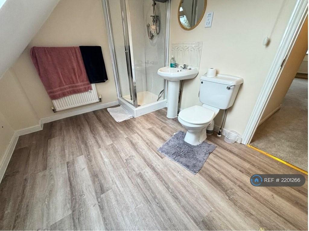Large En-Suite To Master