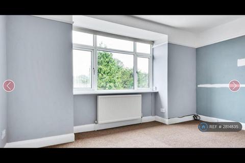 2 bedroom flat to rent, Rosebank Close, London, N12
