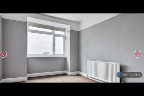 2 bedroom flat to rent, Rosebank Close, London, N12