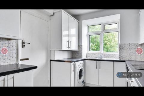 2 bedroom flat to rent, Rosebank Close, London, N12