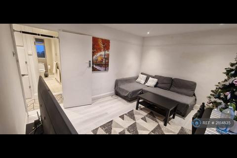 2 bedroom flat to rent, Rosebank Close, London, N12