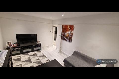 2 bedroom flat to rent, Rosebank Close, London, N12