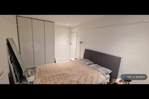 2 bedroom flat to rent, Rosebank Close, London, N12
