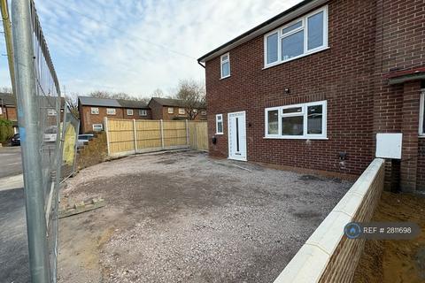 3 bedroom end of terrace house to rent, Bain Avenue, Camberley, GU15