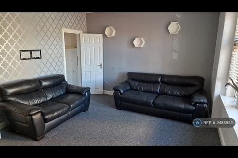 3 bedroom flat to rent, Polepark Road, Dundee, DD1