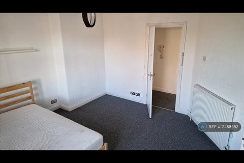 3 bedroom flat to rent, Polepark Road, Dundee, DD1