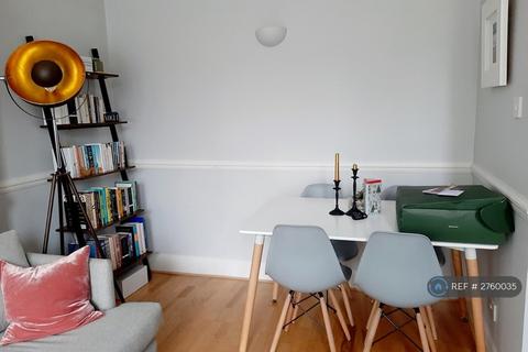 2 bedroom flat to rent, Barry Road, London, SE22