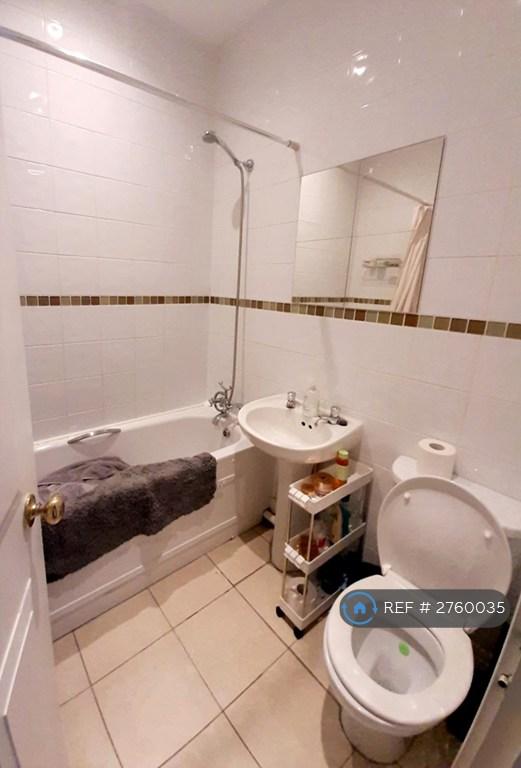Bathroom 6'0 x 6'0