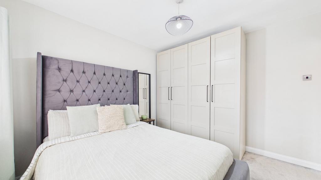 Bedroom 1 (2)