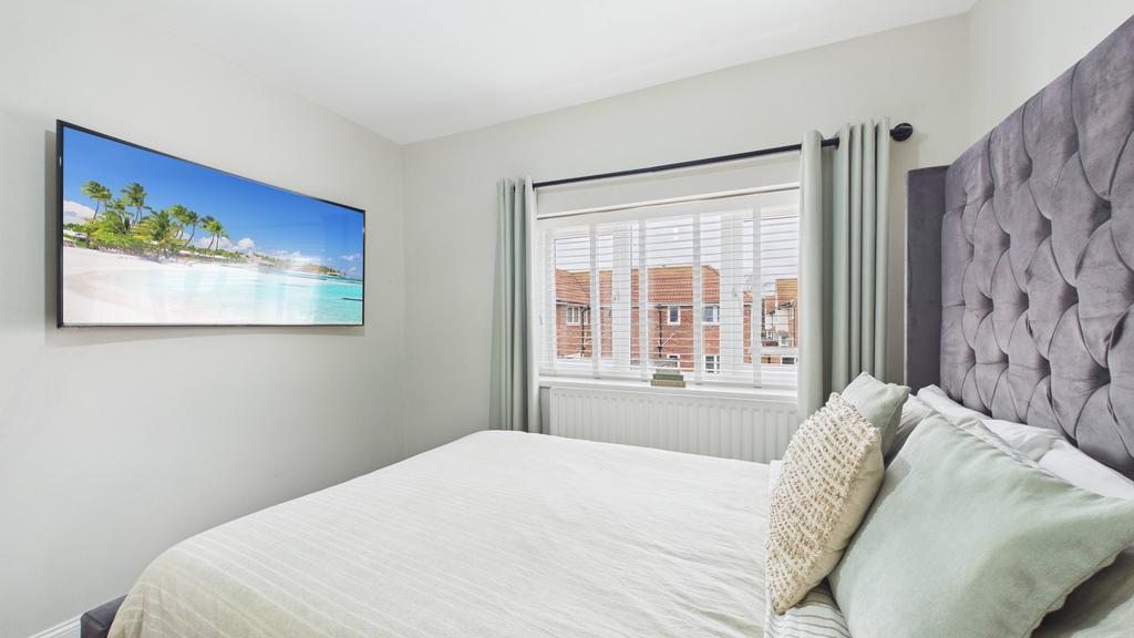 Bedroom 1 (3)
