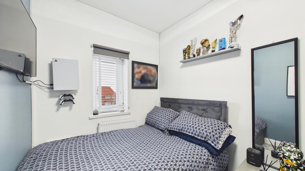 Bedroom 2 (1)