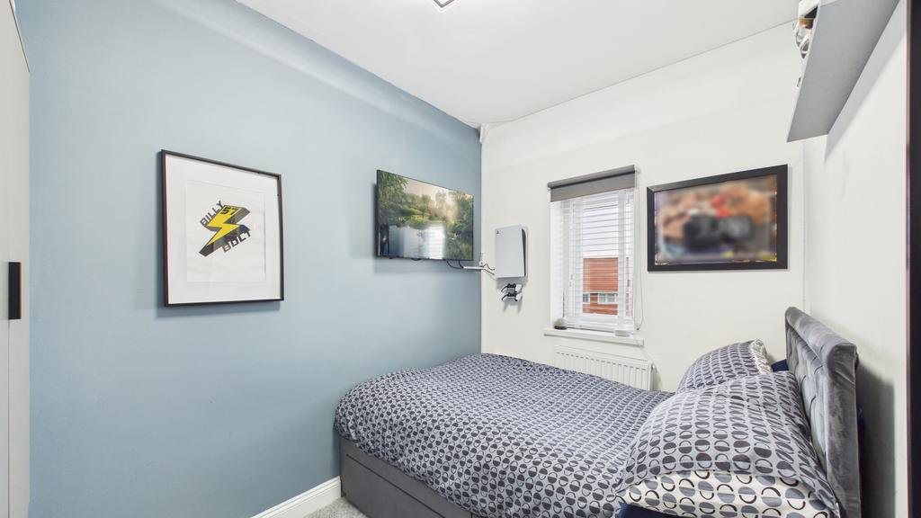 Bedroom 2 (2)