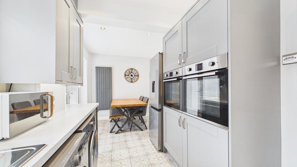 Kitchen / Dining Room (3)