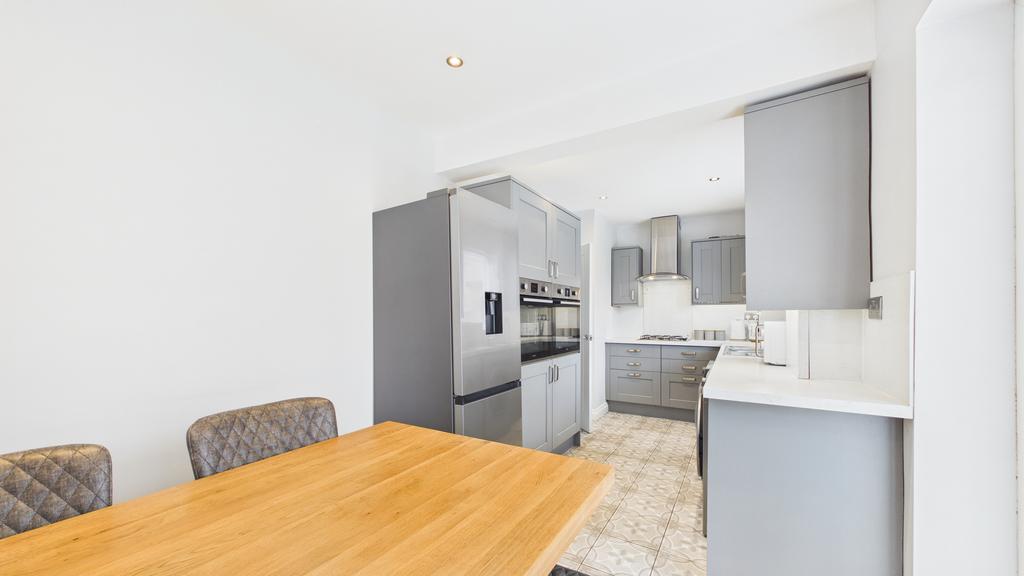 Kitchen / Dining Room (4)