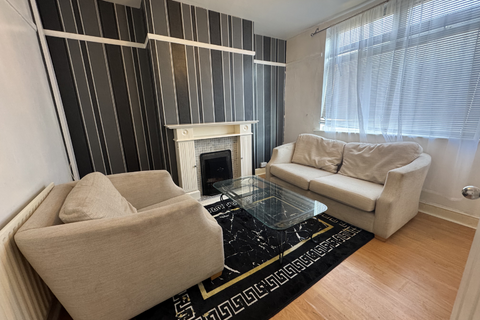 3 bedroom terraced house to rent, Curzon Road, Leicester LE2