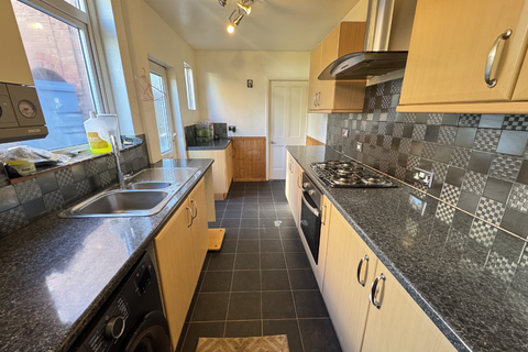 3 bedroom terraced house to rent, Curzon Road, Leicester LE2