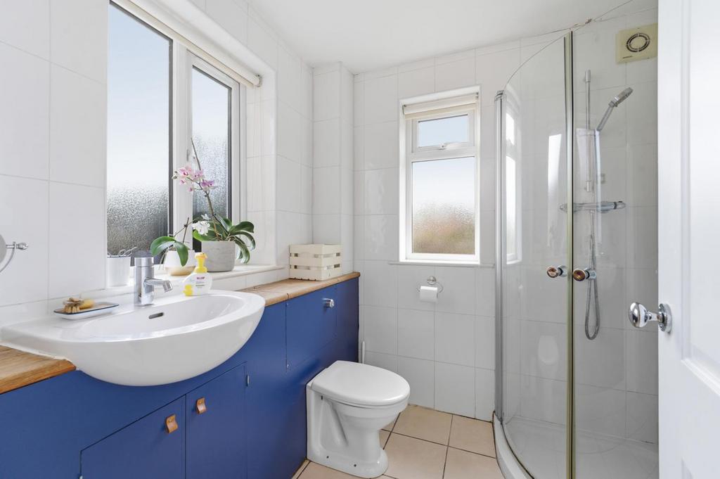 SHOWER ROOM.jpg